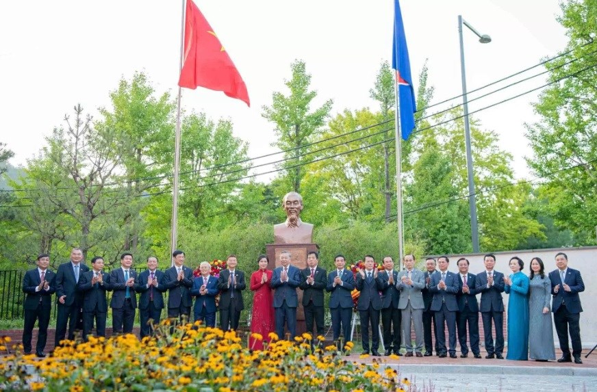 Anh-tin-bai