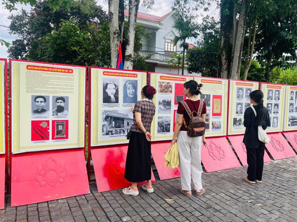 Anh-tin-bai