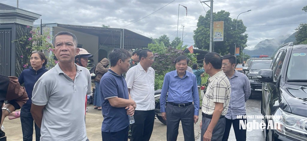 Chủ tịch UBND tỉnh Lê Hồng Vinh kiểm tra, chỉ đạo công tác ứng phó với mưa lũ tại miền Tây Nghệ An