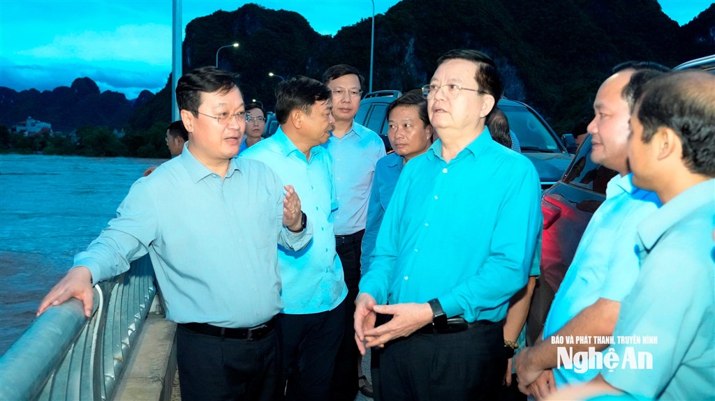 Phó Thủ tướng Chính phủ Mai Văn Chính kiểm tra, chỉ đạo công tác ứng phó, khắc phục lũ lụt tại Nghệ An