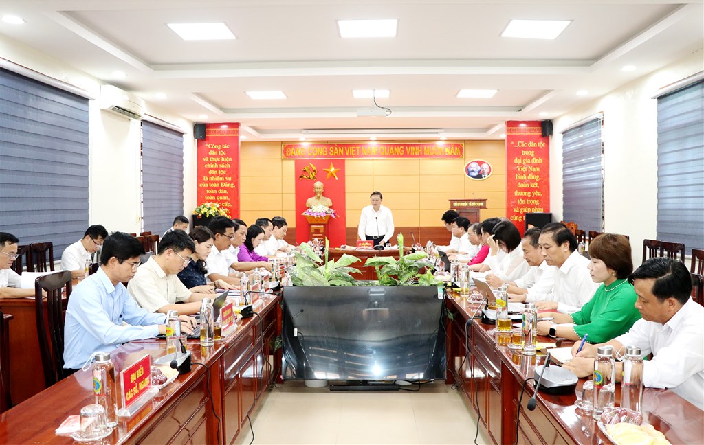 Trang chủ TIN TỨC Tin nổi bật Chủ tịch UBND tỉnh Lê Hồng Vinh làm việc với Sở Dân tộc và Tôn giáo