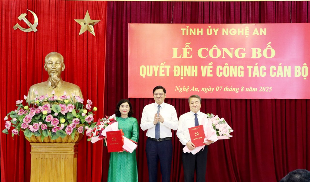 Lễ công bố quyết định điều động, bổ nhiệm Chánh Văn phòng Tỉnh ủy và quyết định chuẩn y Phó Chủ nhiệm Ủy ban Kiểm tra Tỉnh uỷ