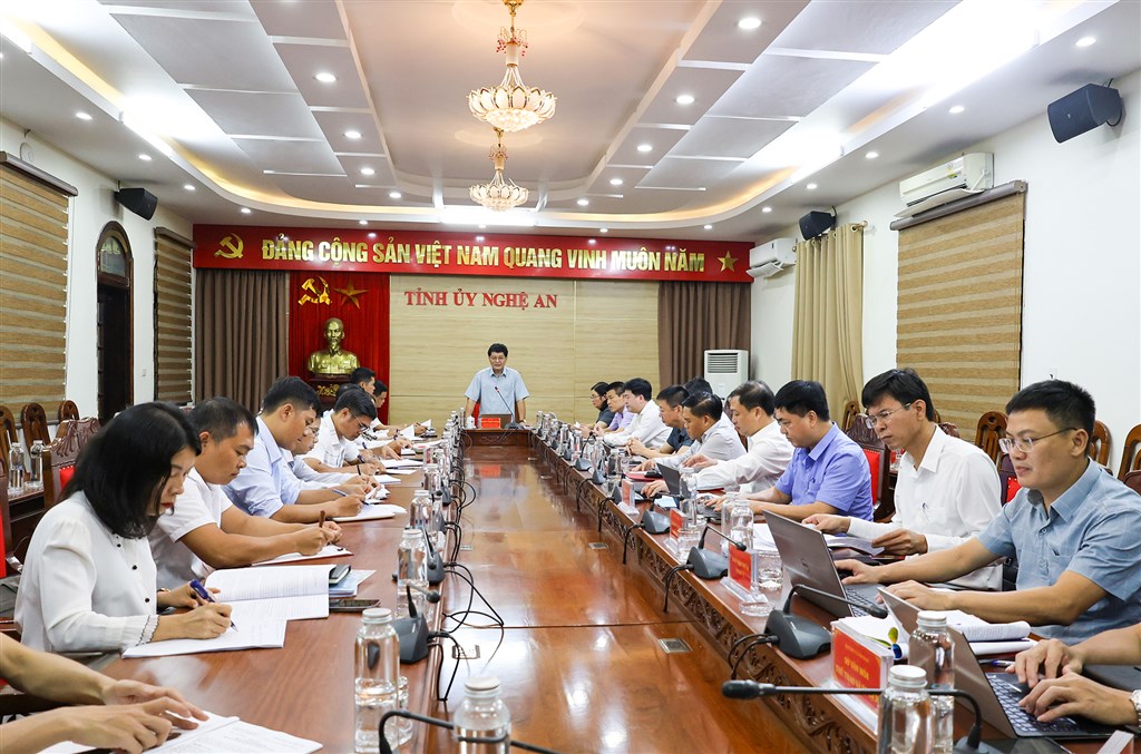 Chủ nhiệm Ủy ban Kiểm tra Tỉnh ủy Phạm Trọng Hoàng chủ trì duyệt nội dung Đại hội Đảng bộ các xã: Mường Típ, Hữu Kiệm, Na Loi