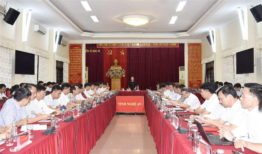 Phó Bí thư Tỉnh ủy Võ Thị Minh Sinh chủ trì duyệt nội dung Đại hội Đảng bộ các xã: Nghi Lộc, Phúc Lộc, Đông Lộc, Trung Lộc, Thần Lĩnh, Hải Lộc, Văn Kiều