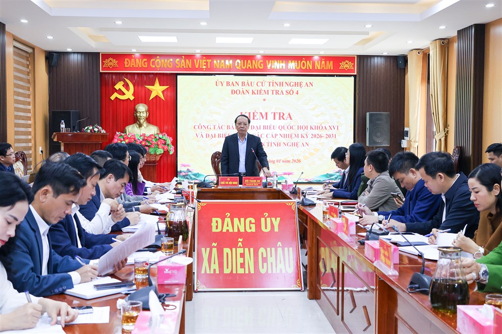 Phó Chủ tịch Thường trực UBND tỉnh Bùi Thanh An kiểm tra công tác bầu cử tại một số địa phương