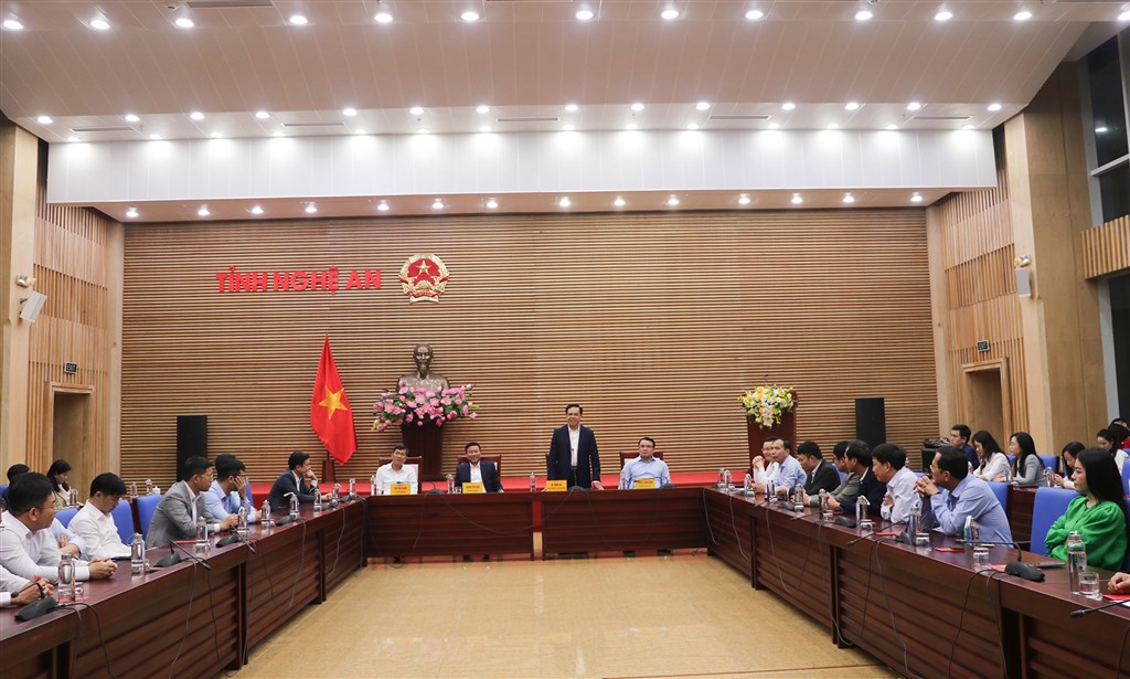 Chủ tịch UBND tỉnh Võ Trọng Hải gặp mặt cán bộ, công chức, viên chức, người lao động Văn phòng UBND tỉnh