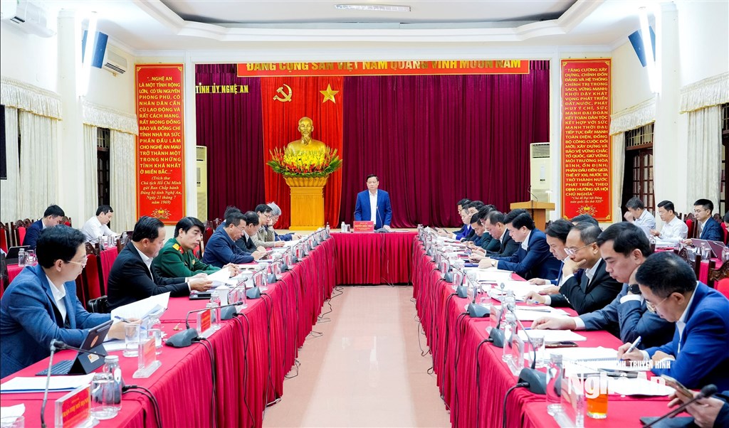 Bí thư Tỉnh ủy Nguyễn Khắc Thận chủ trì phiên họp Ban Thường vụ Tỉnh ủy