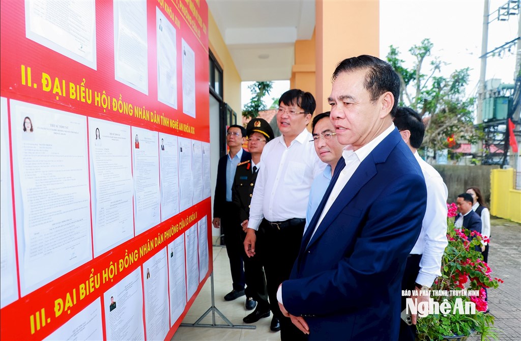 Chủ tịch UBND tỉnh Nghệ An Võ Trọng Hải kiểm tra công tác chuẩn bị bầu cử tại phường Cửa Lò và các xã Hải Lộc, Phúc Lộc, Văn Kiều
