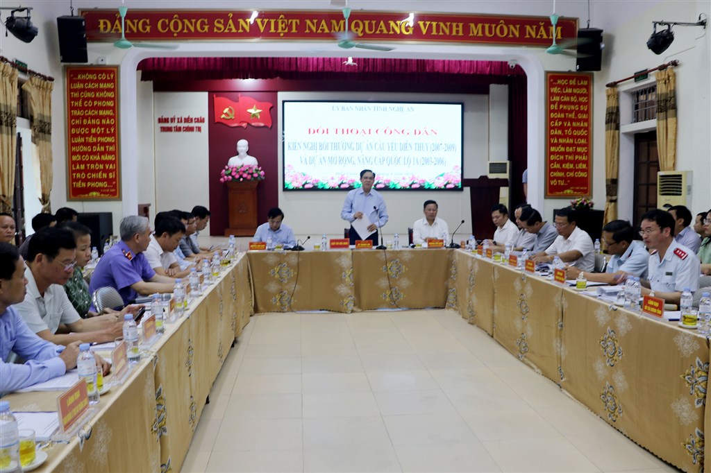 Chủ tịch UBND tỉnh Võ Trọng Hải đối thoại với các hộ dân xã Diễn Châu