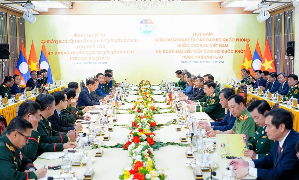 Hội đàm giữa Đoàn đại biểu cấp cao Bộ Quốc phòng Việt Nam và Đoàn đại biểu cấp cao Bộ Quốc phòng Lào