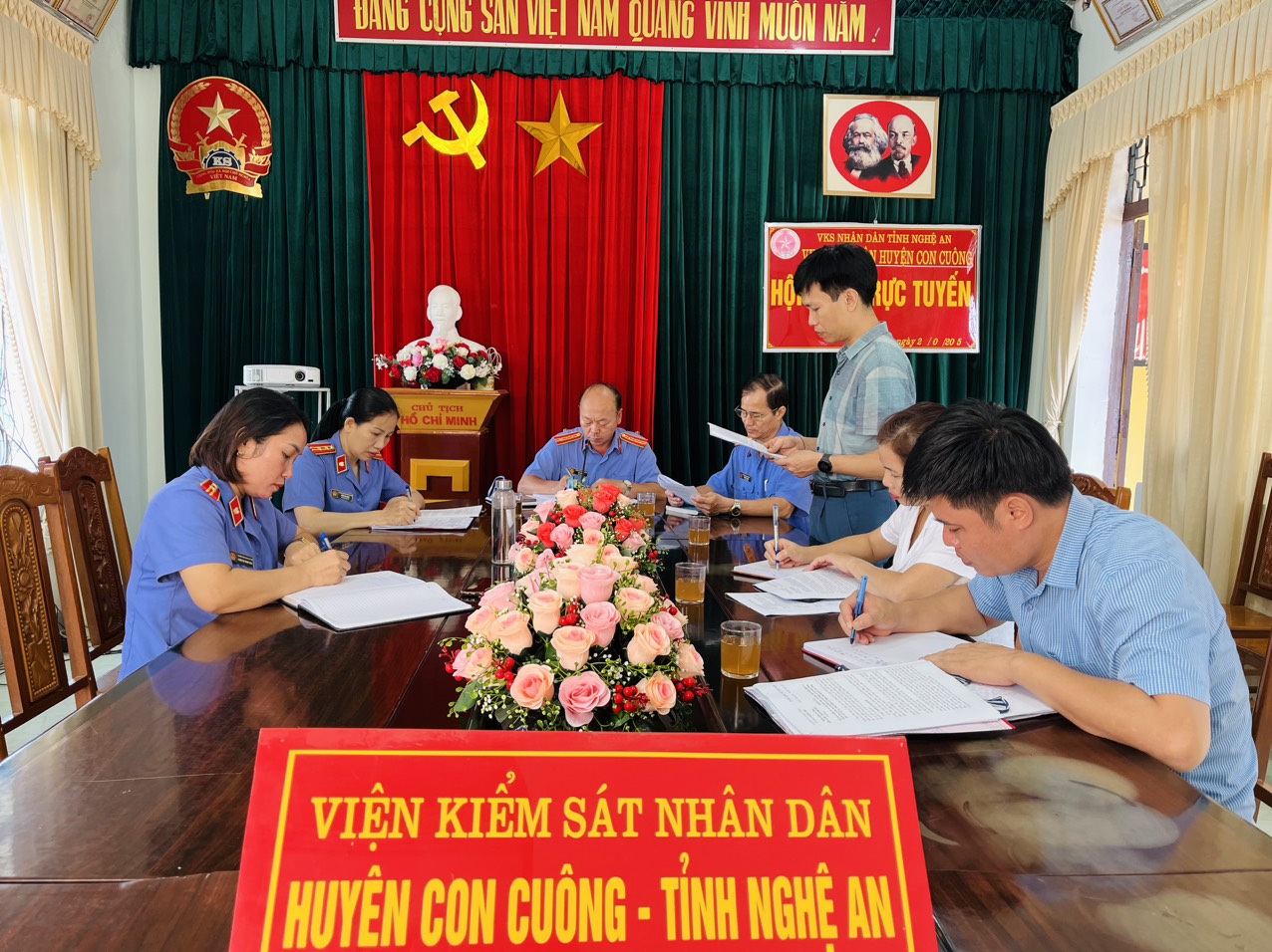 Anh-tin-bai