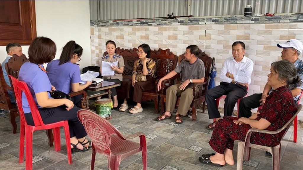 Viện kiểm sát nhân dân tỉnh Nghệ An (Phòng 11)  kiểm sát việc giao tài sản là quyền sử dụng đất và tài sản trên đất cho đương sự