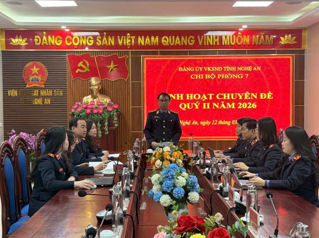         Chi bộ Phòng 7 – VKSND tỉnh Nghệ An tổ chức sinh hoạt chuyên đề về triển khai nền tảng Quản lý án hình sự và phong trào “Bình dân học vụ số”