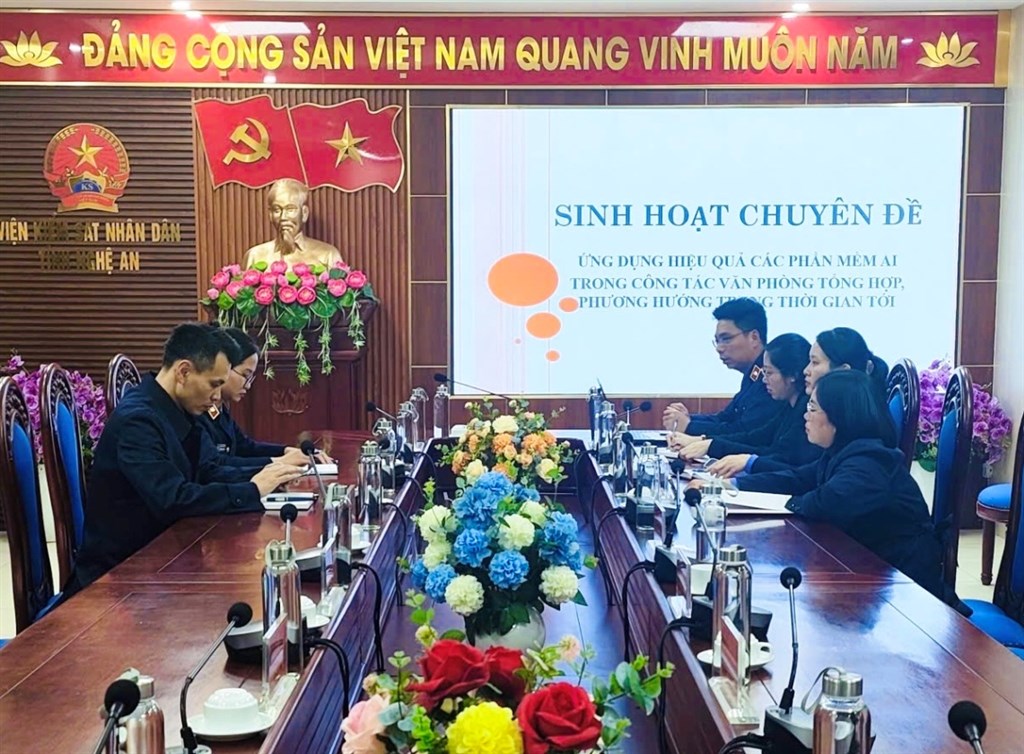Văn phòng VKSND tỉnh Nghệ An sinh hoạt chuyên đề "Ứng dụng hiệu quả các phần mềm AI trong công tác văn phòng tổng hợp, phương hướng trong thời gian tới"
