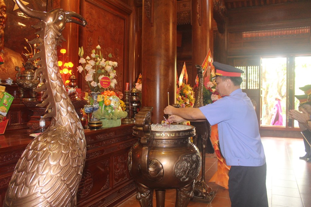 Anh-tin-bai