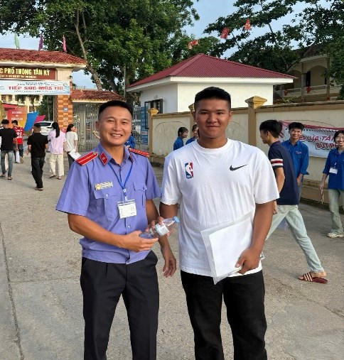 Anh-tin-bai