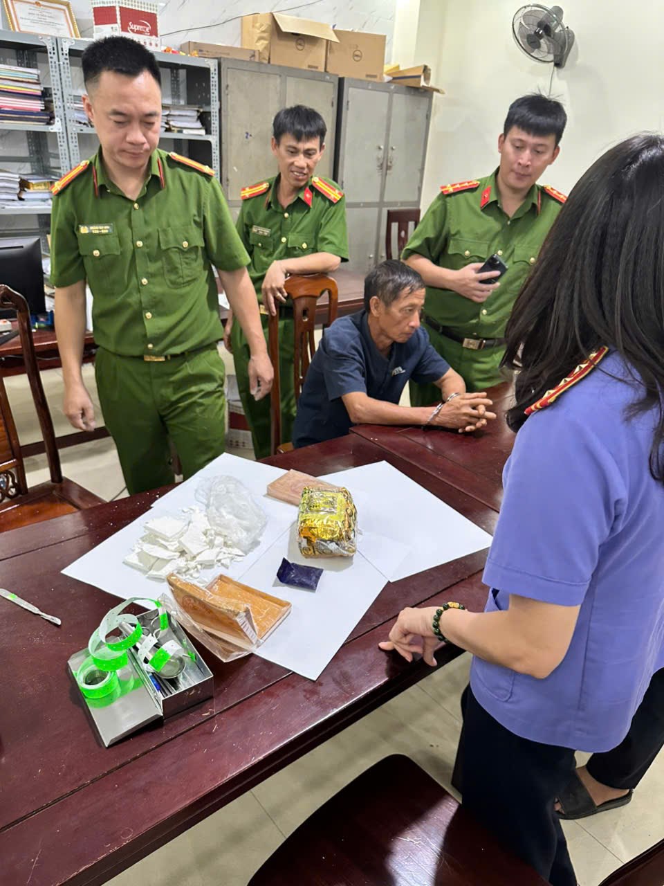 Anh-tin-bai