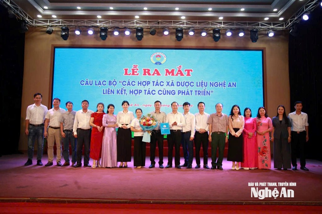 ra mắt