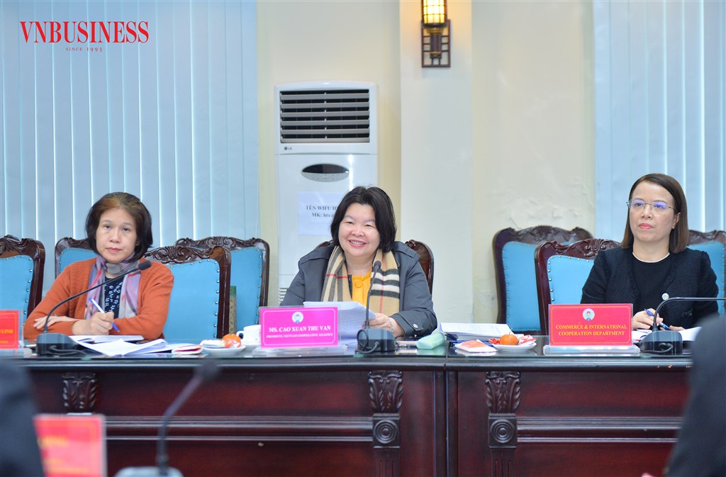 Chủ tịch Liên minh HTX Việt Nam Cao Xuân Thu Vân phát biểu tại buổi làm việc.