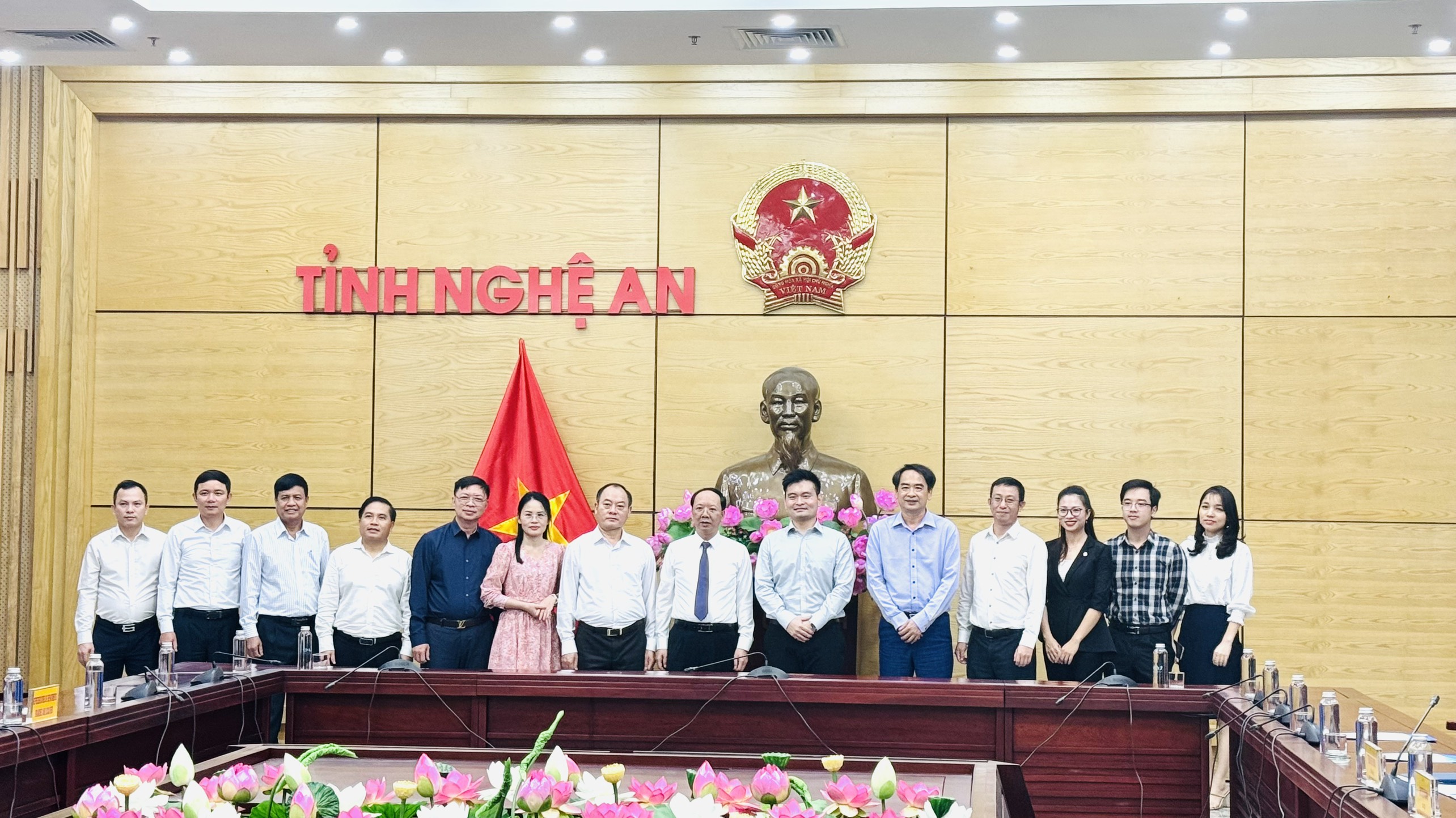 Công ty Radiant OptoElectronic Corporation tìm hiểu môi trường đầu tư