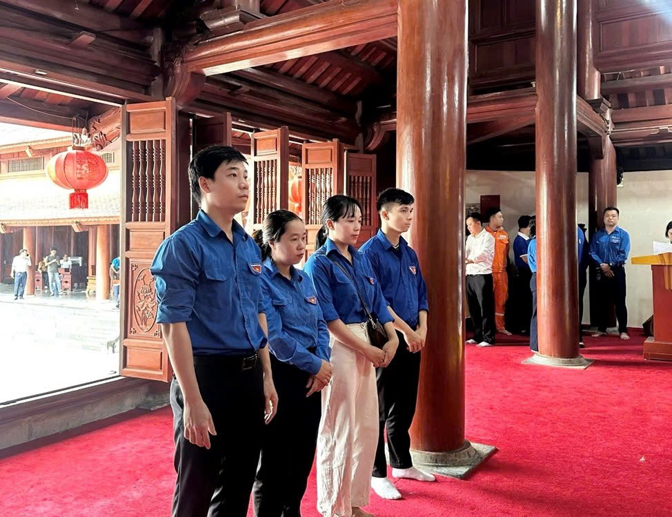 Anh-tin-bai