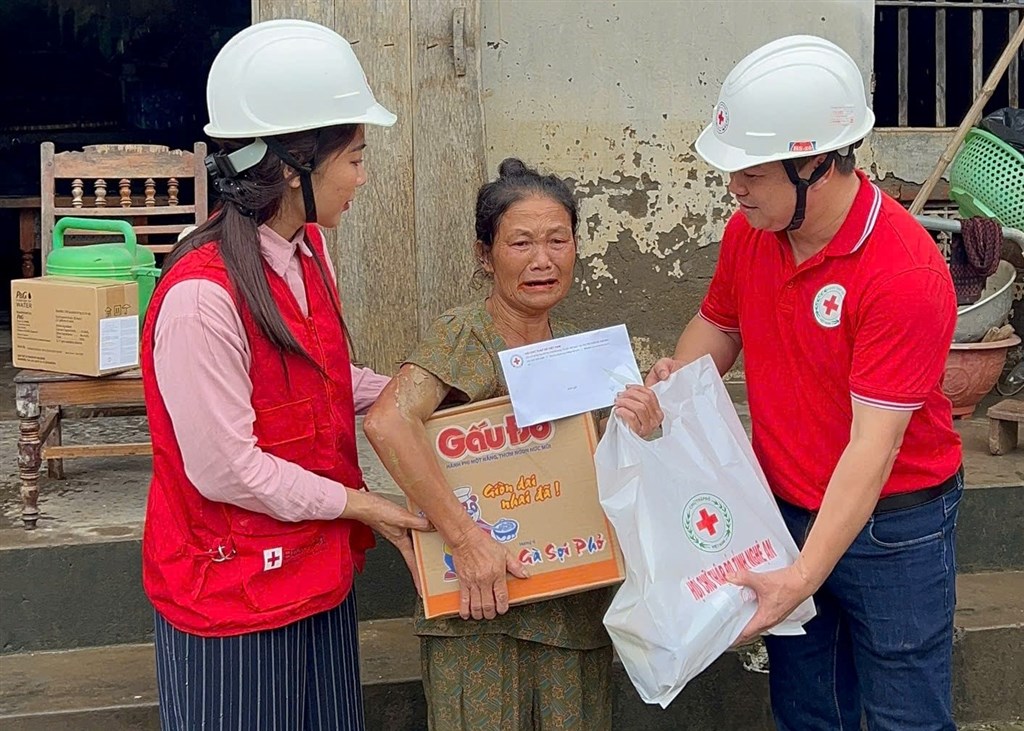 Hội Chữ thập đỏ Việt Nam cứu trợ khẩn cấp, kịp thời hỗ trợ người dân vùng lũ Nghệ An