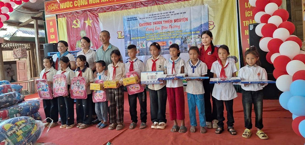 HÀNG NGHÌN PHẦN QUÀ ĐẾN VỚI HỌC SINH VÀ NGƯỜI DÂN NHÔN MAI, NGHỆ AN