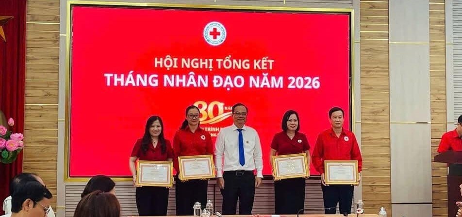 VINH DỰ NHẬN BẰNG KHEN CỦA TRUNG ƯƠNG HỘI CHỮ THẬP ĐỎ VIỆT NAM