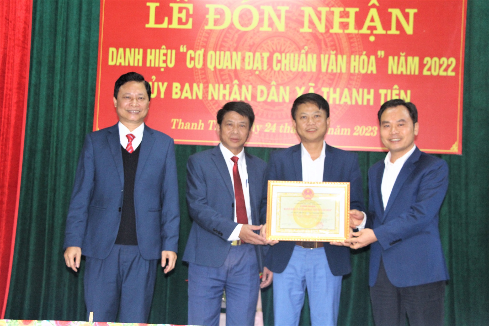 Anh-tin-bai