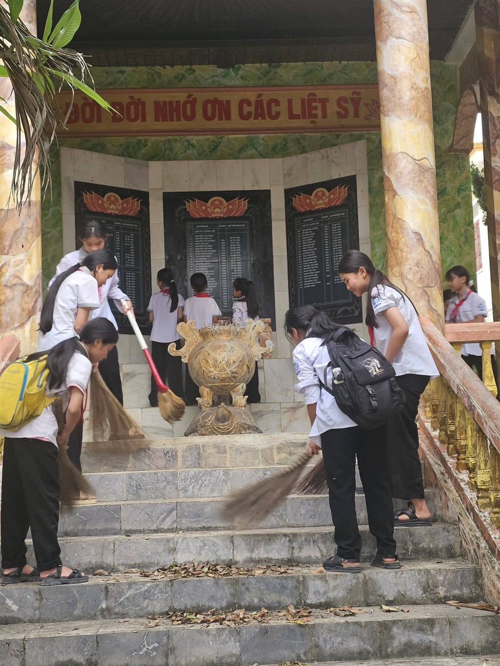 Anh-tin-bai