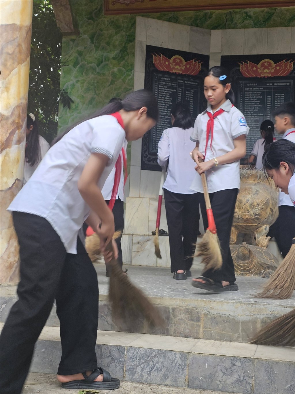 Anh-tin-bai