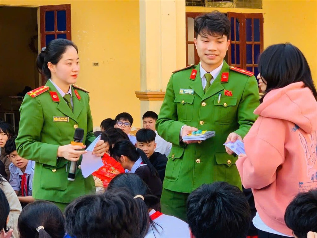 Anh-tin-bai