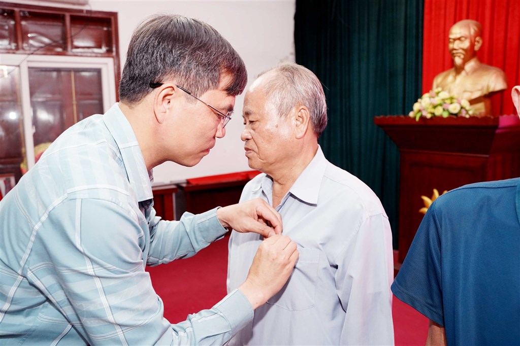 Anh-tin-bai