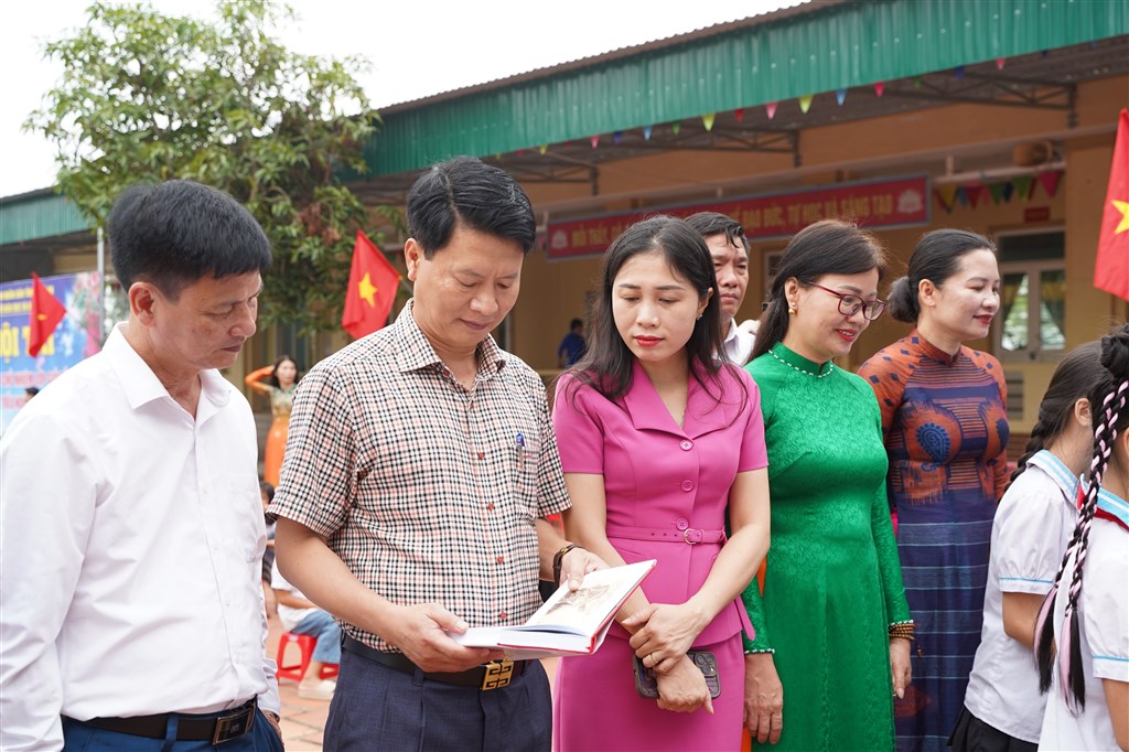 Anh-tin-bai
