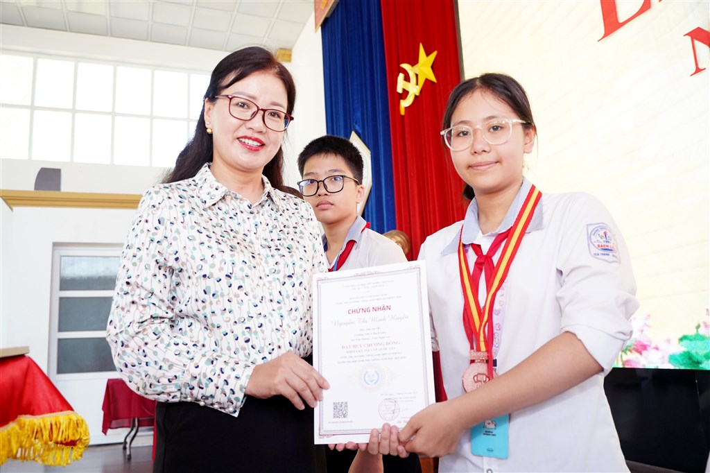 Anh-tin-bai