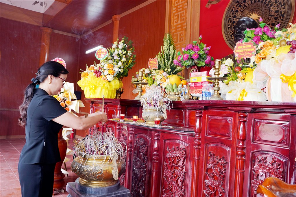 Anh-tin-bai