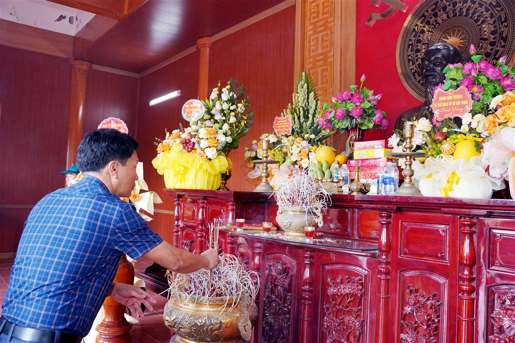 Anh-tin-bai