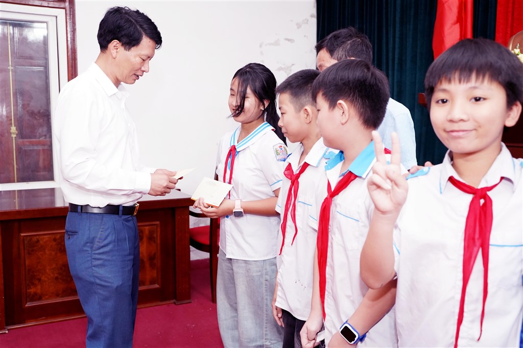 Anh-tin-bai