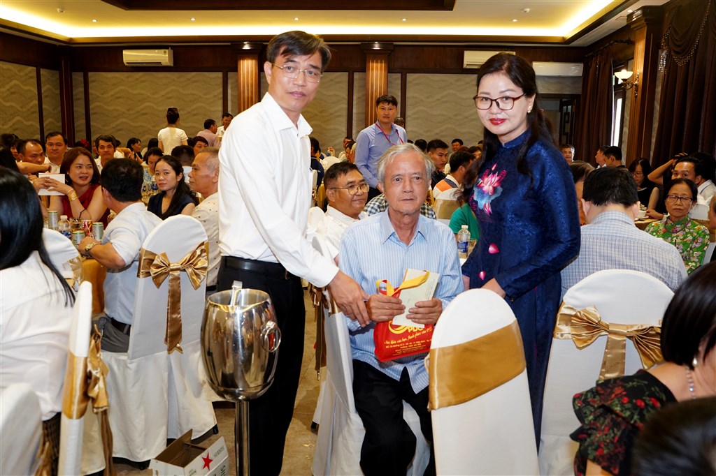 Anh-tin-bai