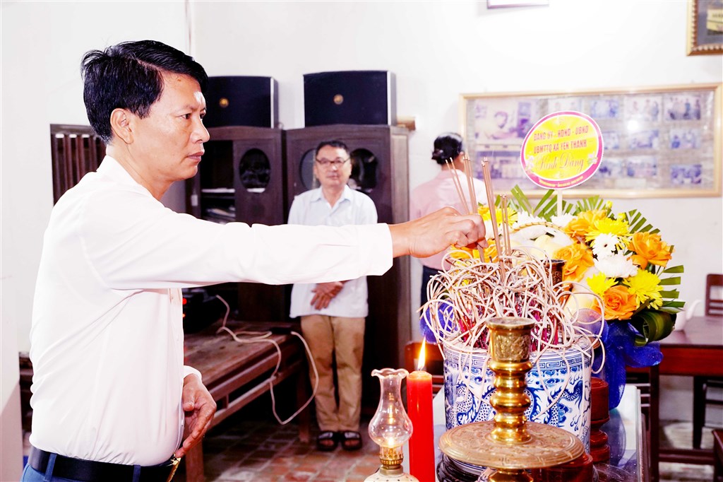 Anh-tin-bai