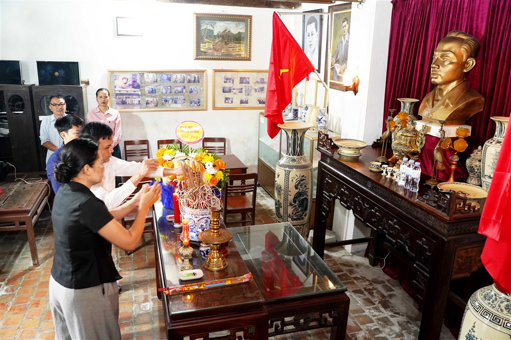 Anh-tin-bai