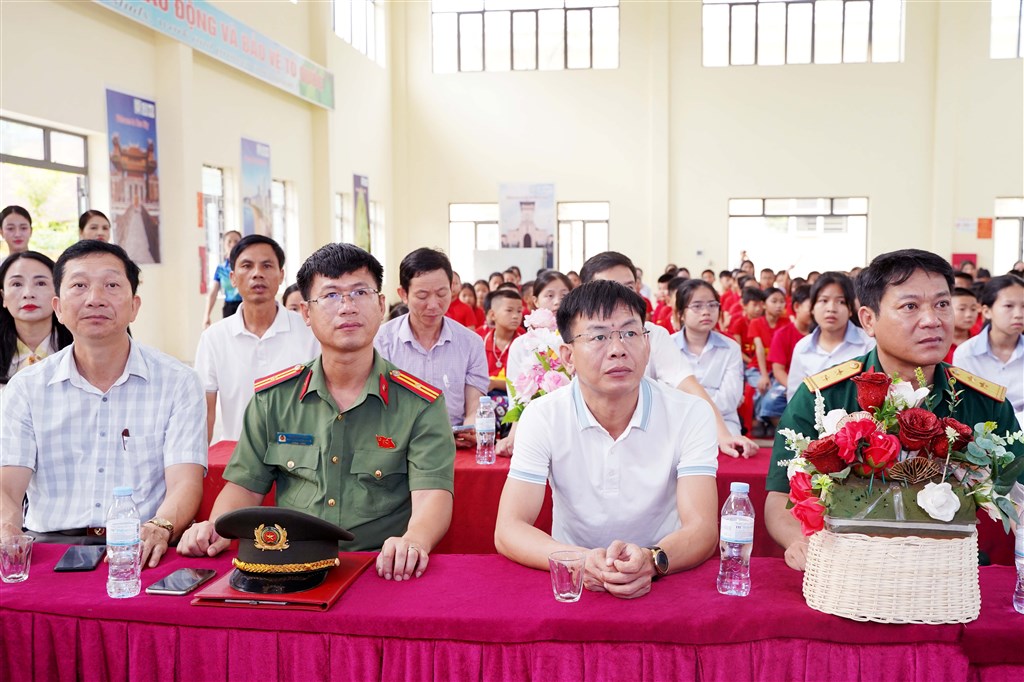 Anh-tin-bai