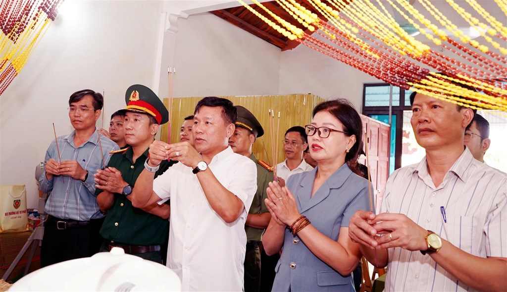 Anh-tin-bai