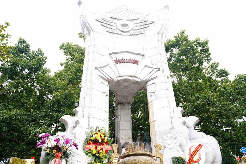 Anh-tin-bai