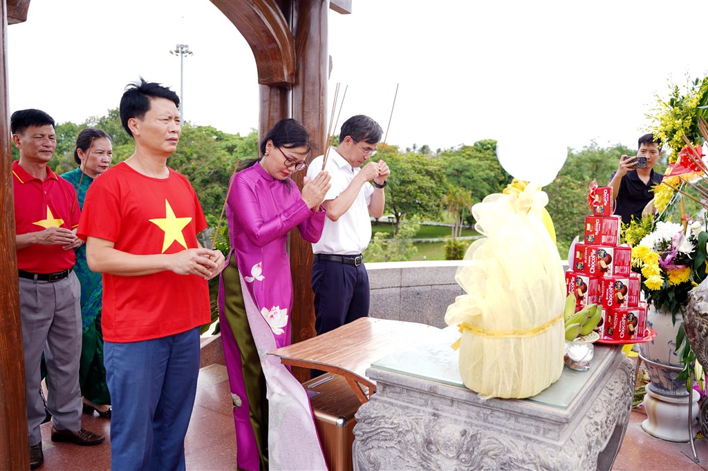 Anh-tin-bai