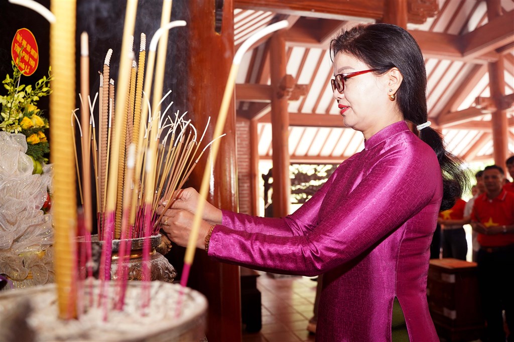 Anh-tin-bai