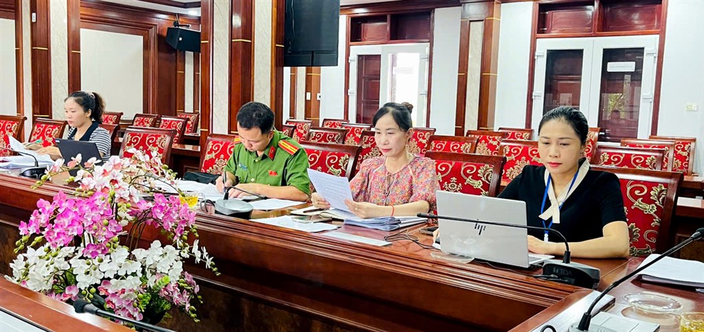 Anh-tin-bai