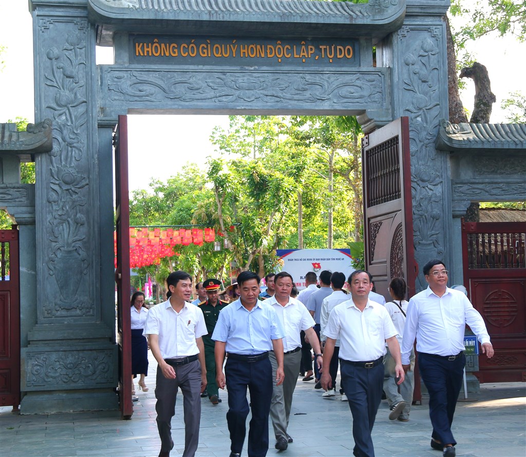 Anh-tin-bai