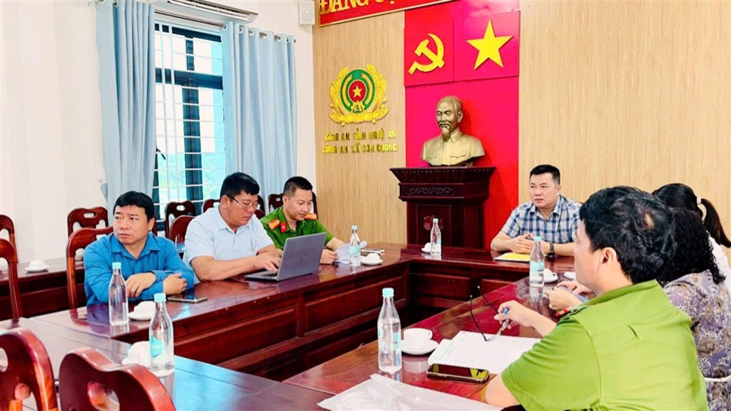 Anh-tin-bai