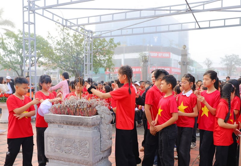 Anh-tin-bai